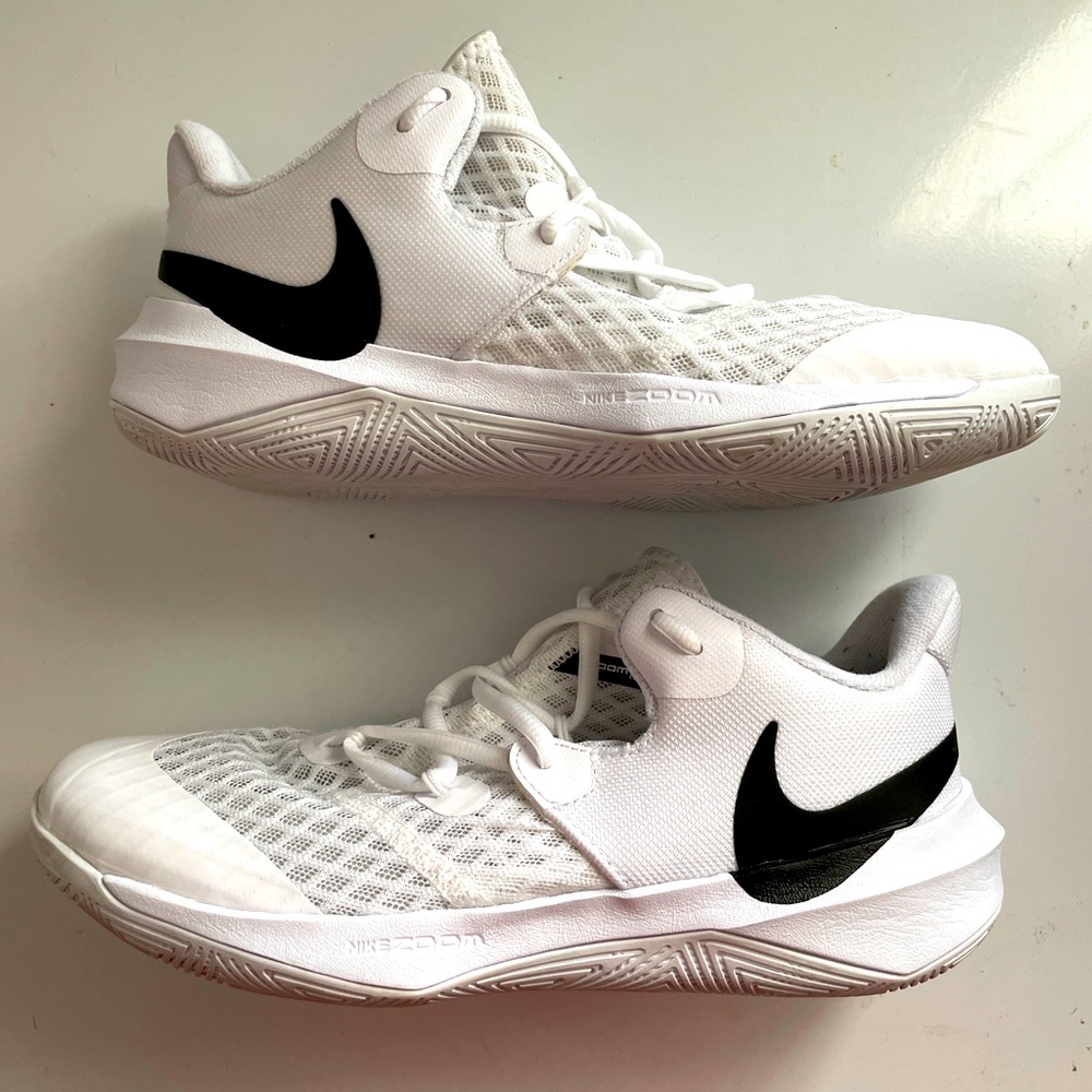 Size 8 Nike Zoom Hyper Court Volleyball Shoes
